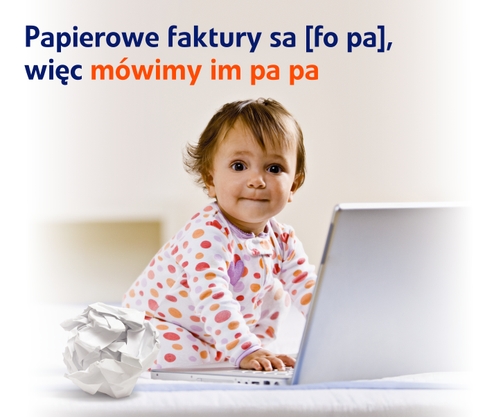 zdjecie dziecka przy laptopie