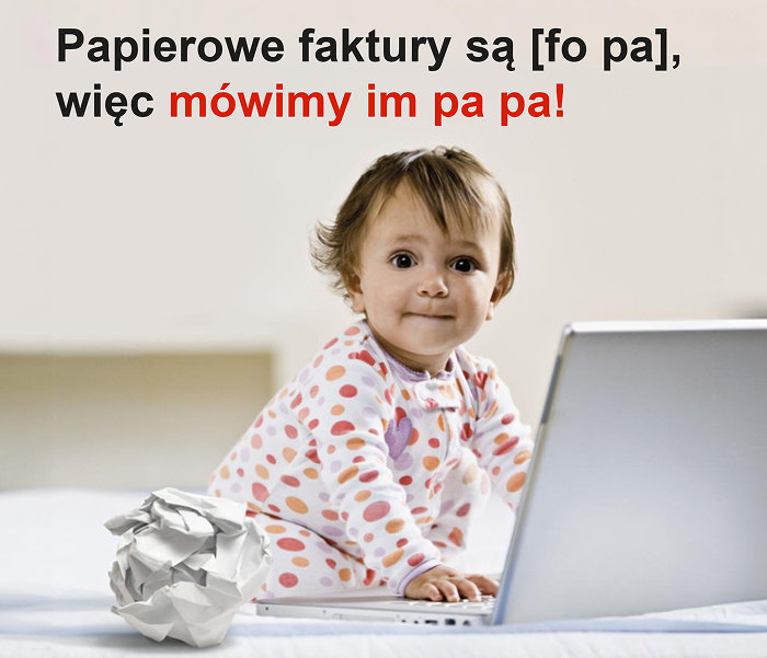 zdjecie dziecka przy laptopie